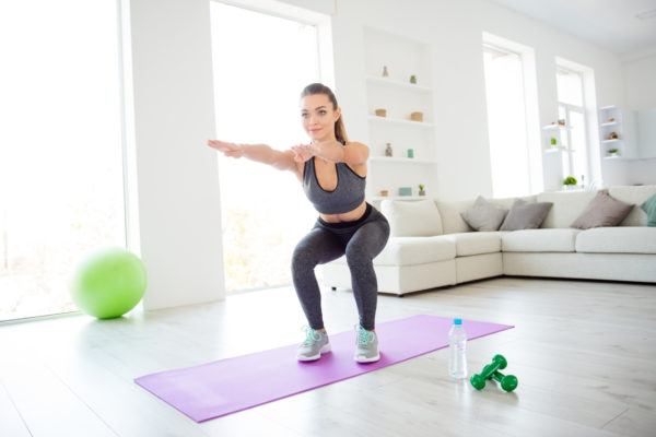 Mejores ejercicios tonificar gluteo casa las sentadillas 