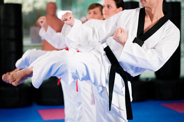 Karate que es normas y los parecidos y diferencias con otros deportes contacto 